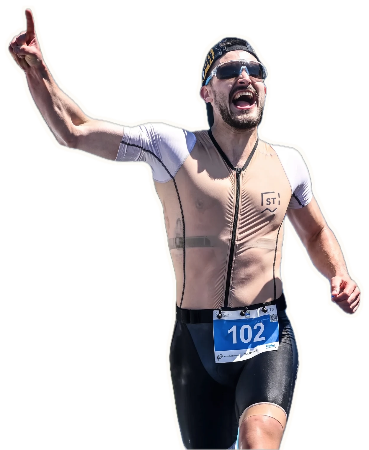 Zawodnik Szkoły Triathlonu wbiega na metę